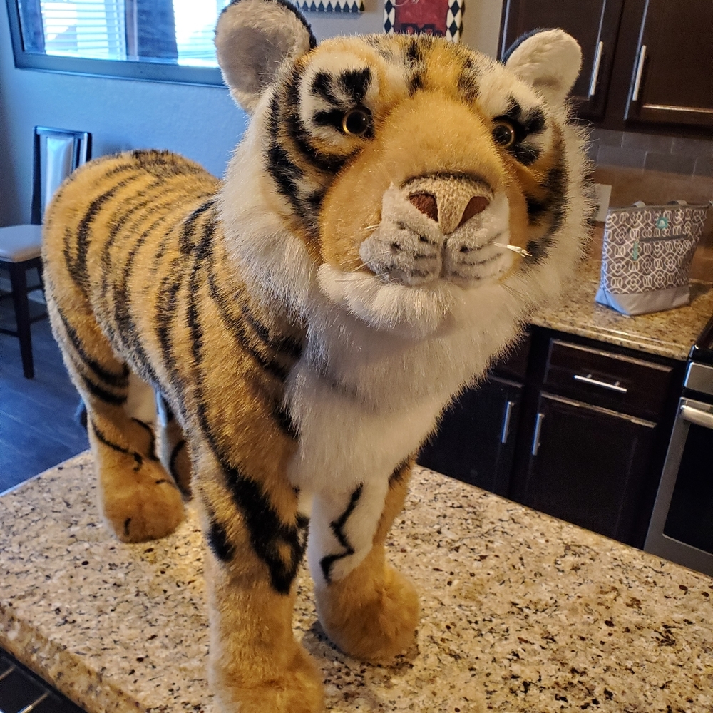 FAO SCHWARZ BIG TIGER (VERY Rear)